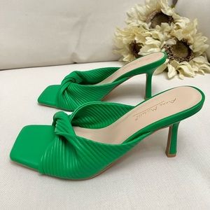 NWT - Anne Michelle Wedding Guest Vacation Fun Kelley Green Squared Toe Heels